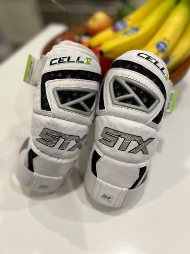 Used Medium STX Cell V Arm Pads