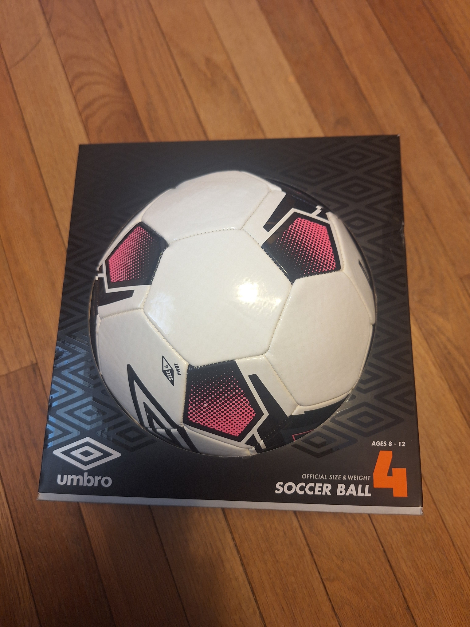 new umbro soccer ball size 4 grass ages 8-12 yrs