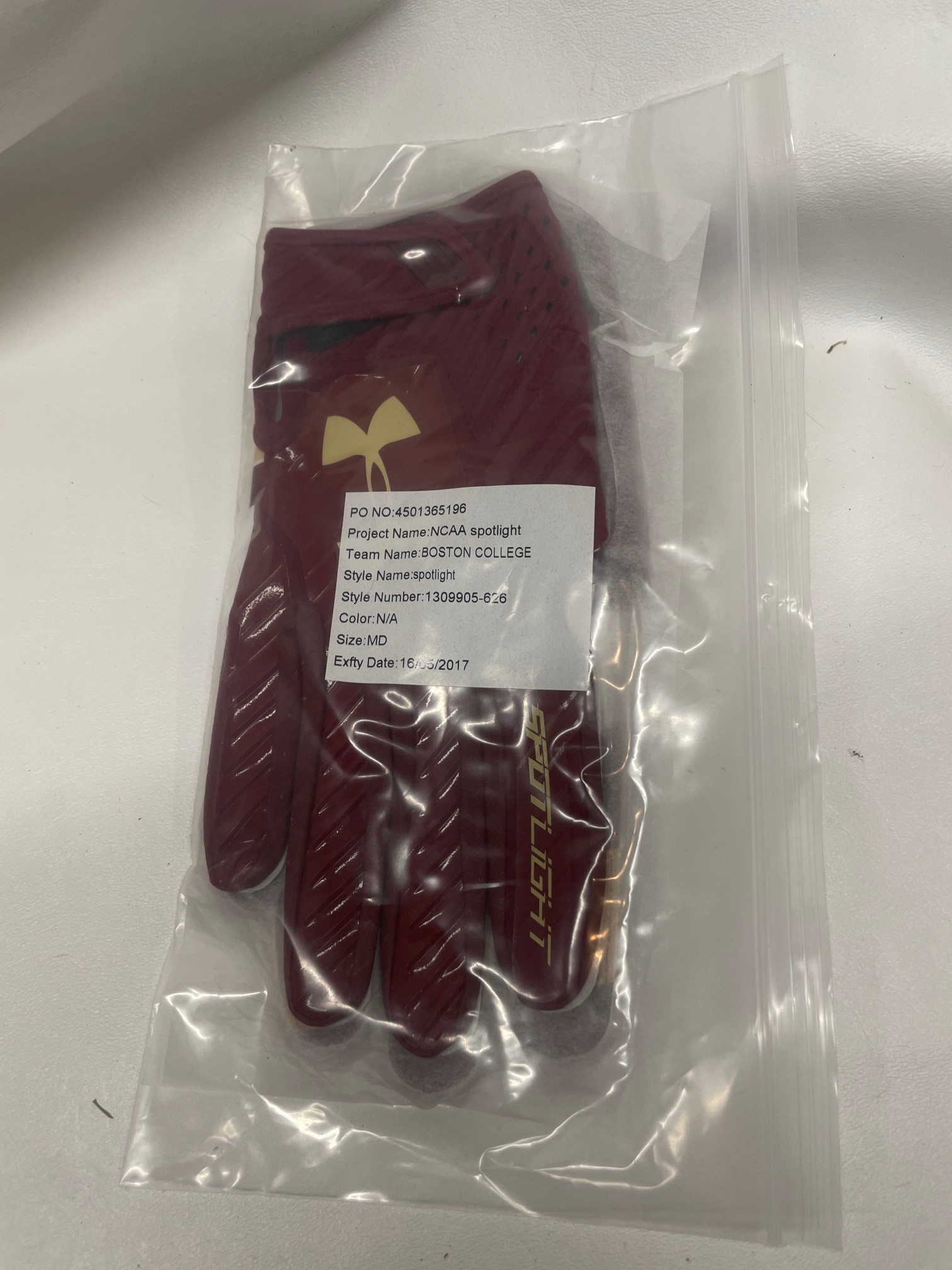 New Adult Medium Under Armour UA Spotlight Gloves