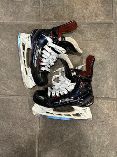 Junior Bauer Regular Width  Size 3 Vapor X LTX Pro Hockey Skates