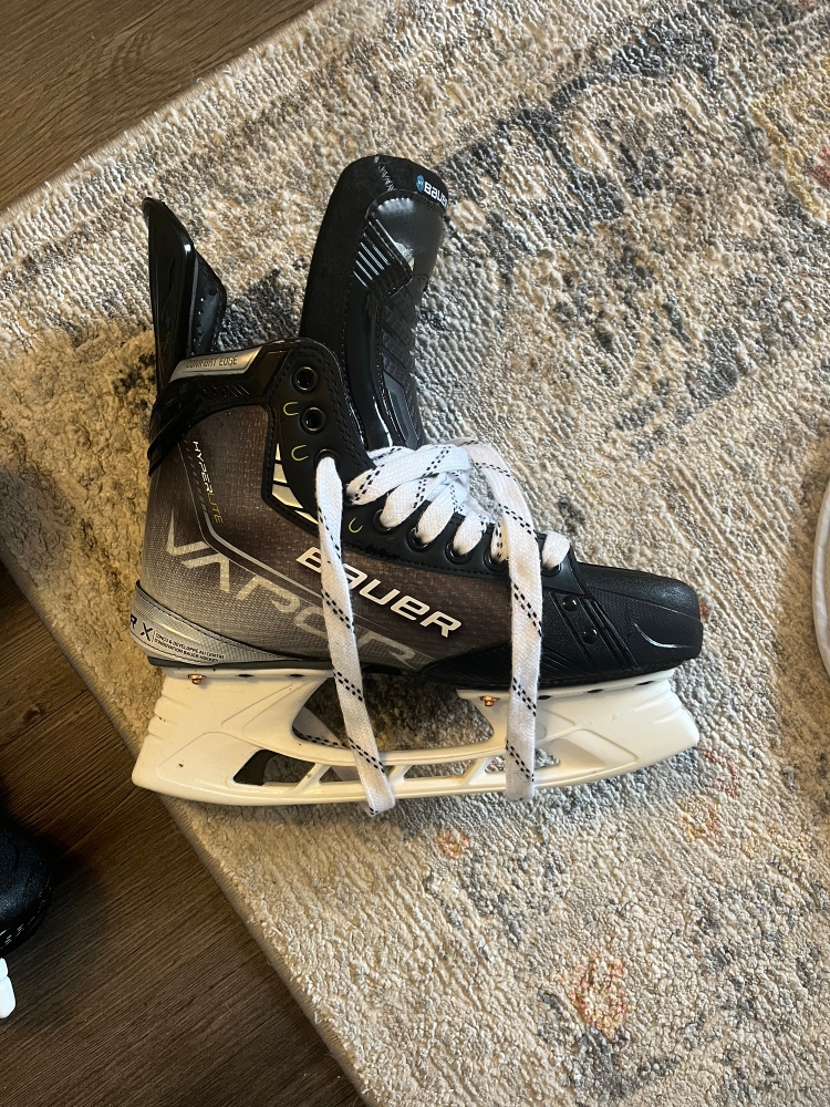 New Bauer Size 6 Sr Vapor Hyperlite Hockey Skates