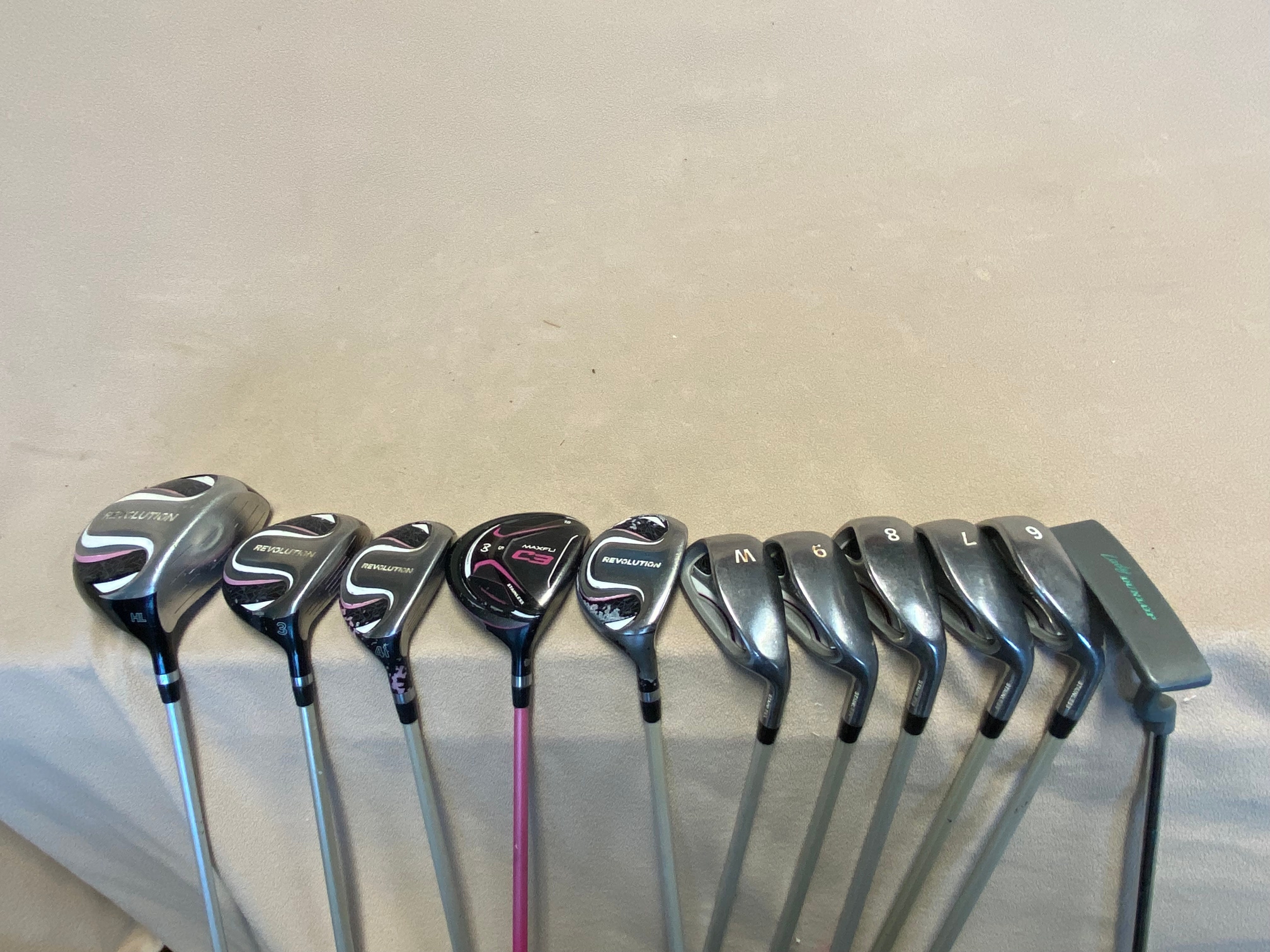 Used Women's Maxfli Right Handed Revolution Clubs (Full Set) Ladies Flex 11 Pieces