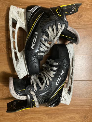 CCM Super Tacks AS1 Size 8 Hockey Skates