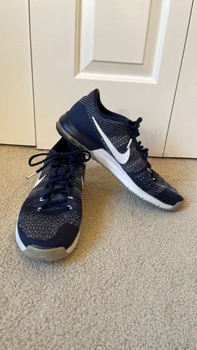 Men's 11.5 Nike Flywire athletic shoes
