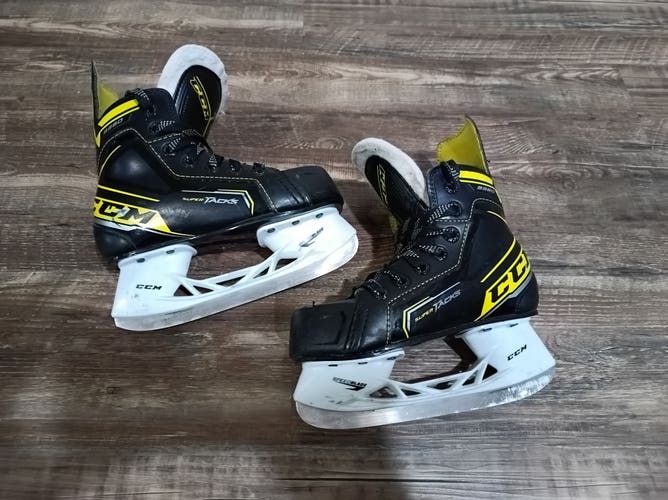 Youth Used CCM Super Tacks 9380 Hockey Skates Regular Width Size 12.5
