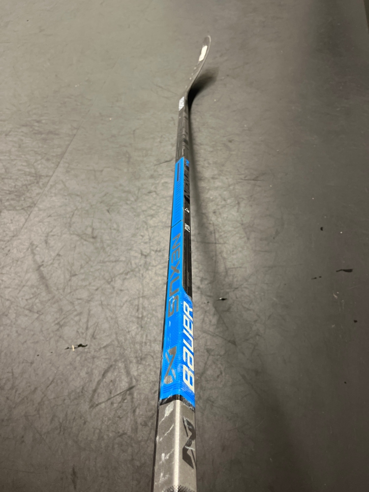 Senior Right Handed P28 Pro Stock Team Nexus Hockey Stick