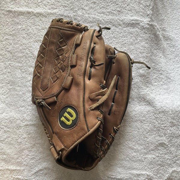Used Wilson A2145 Ramon Martinez 12 1 2 Fielders Glove