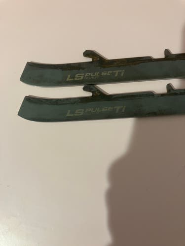 Bauer Goalie Skate Steel Ls Pulse Ti Size 5