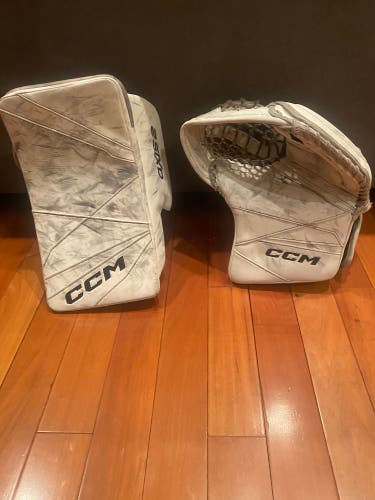 Used Regular  Axis 2.9 Glove And Axis 2 Blocker