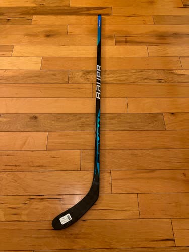 New Bauer Sync Hockey Stick P28/77 Flex/Right Handed