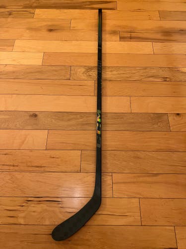 New CCM FT Ghost Hockey Stick P28/75 Flex/Right Handed