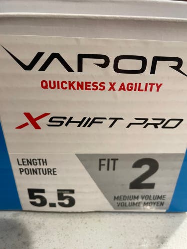 Intermediate Bauer Wide Width  Size 5.5 Vapor X Shift Pro Hockey Skates