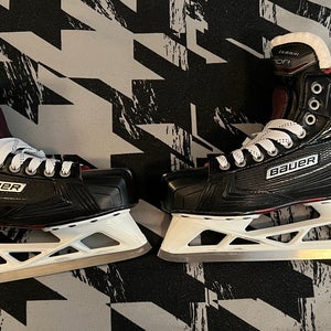 Bauer Vapor X900 Goalie Skates. Like New