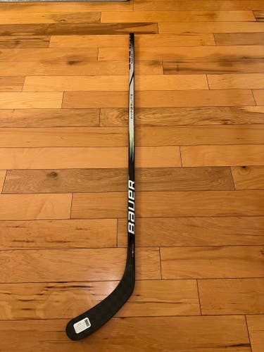 New Bauer Hyperlite 2 Hockey Stick P92/70 Flex/Right Handed