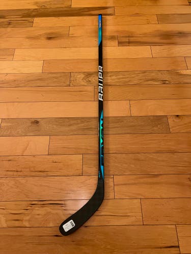 New Bauer Sync Hockey Stick P88/77 Flex/Right Handed