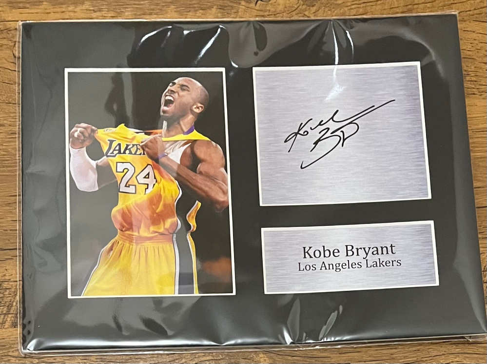 Kobe Bryant photo plaque with Autogragh