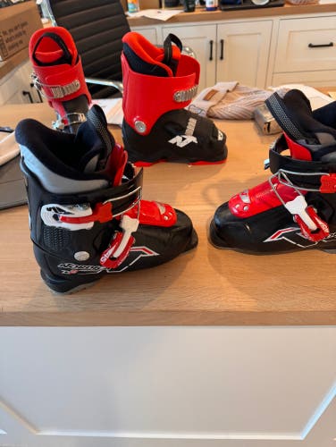 Youth Unisex Nordica Firearrow Team 3 Ski Boots