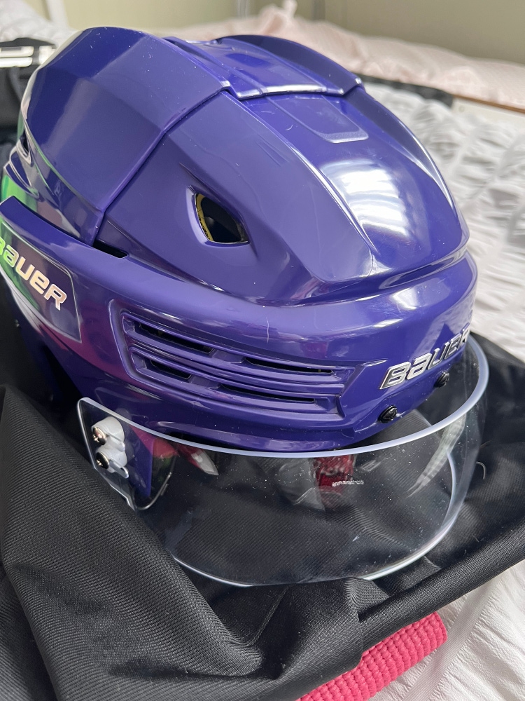 Used Medium Bauer Pro Stock Re-Akt 200 Helmet