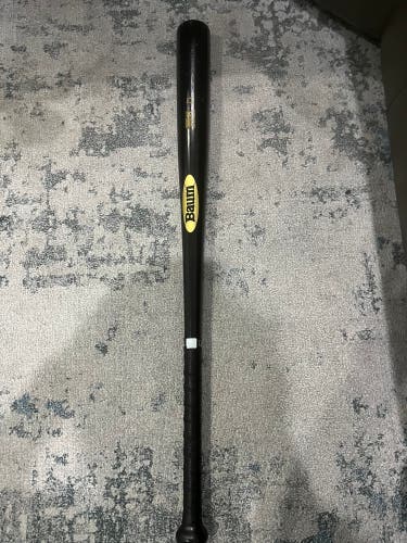 BUNDLE 34 inch Baum bat 33 inch victus and two a2000 gloves