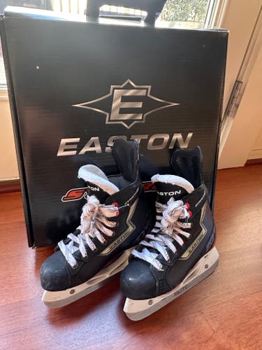Used Junior Easton Synergy EQ40 Hockey Skates Regular Width Size 3