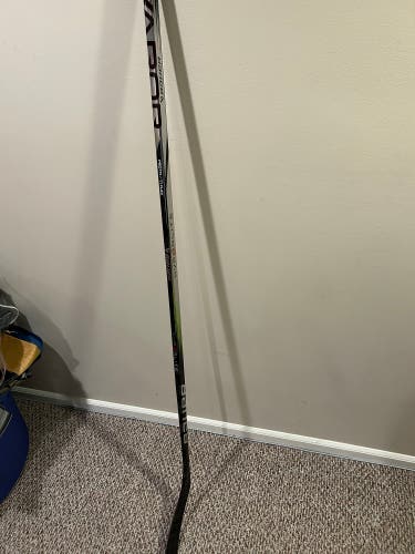Senior Right Handed P90TM Vapor Hyperlite 2 Hockey Stick