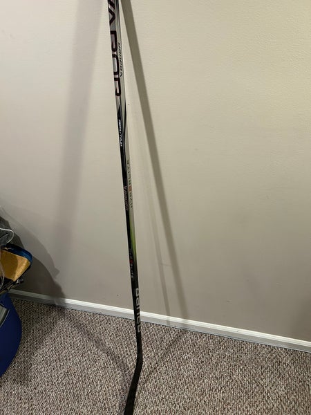 Senior Right Handed P90TM Vapor Hyperlite 2 Hockey Stick
