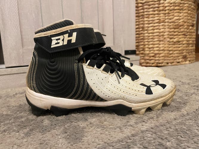 White Used Men's Size 6.5 (Women's 7.5) Molded Cleats Under Armour High Top