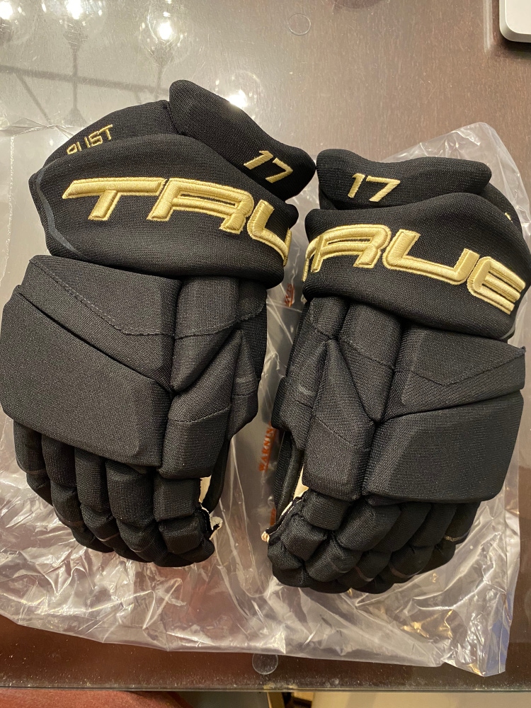 New True Catalyst 9x Gloves 14” Bryan Rust Winter Classic
