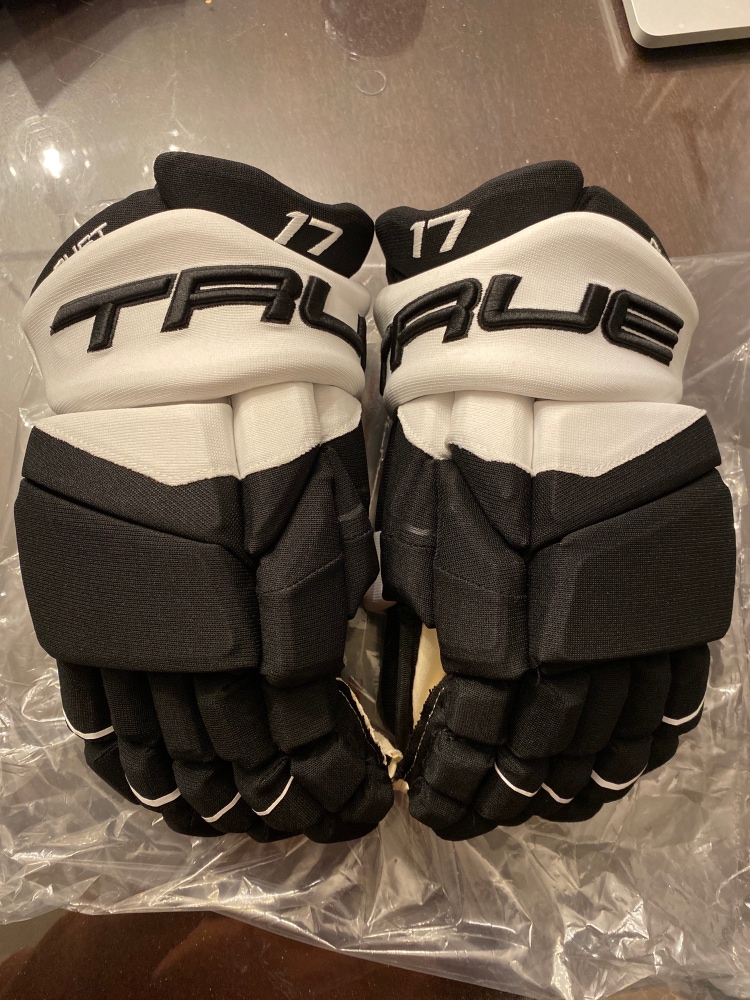 New True Catalyst 9x Gloves 14” Bryan Rust