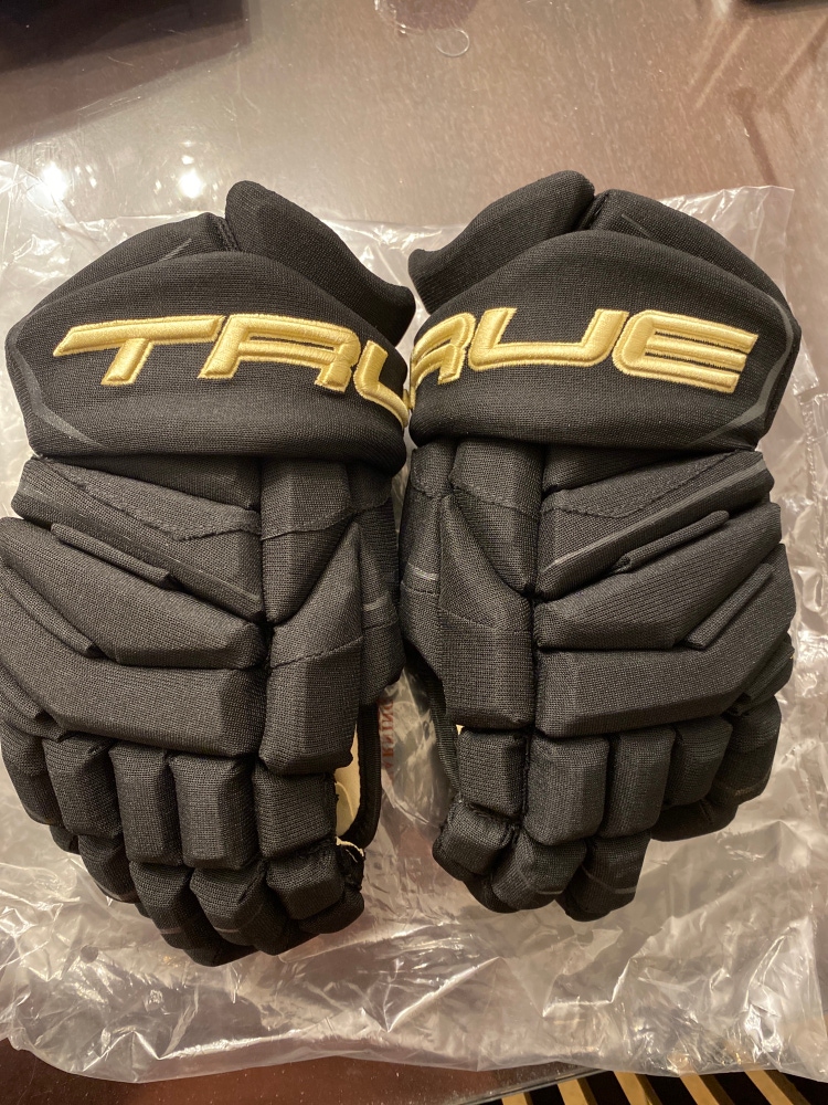 New True Catalyst 9x Gloves 14” Pittsburg Winter Classic