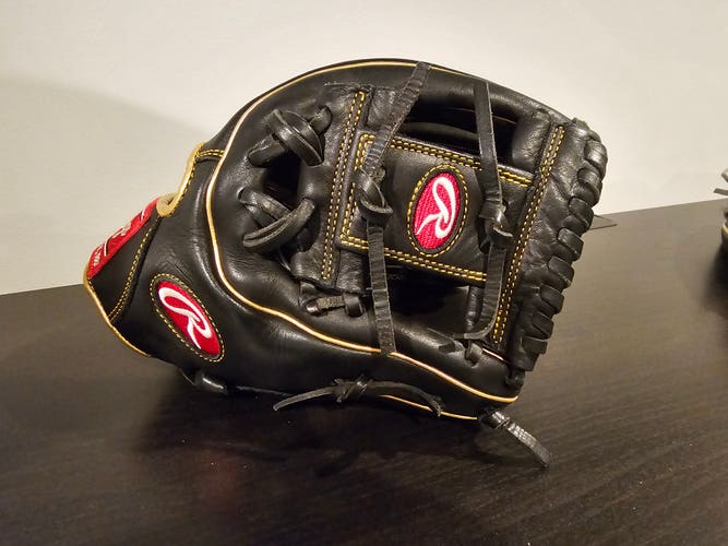 Used 2022 Right Hand Throw Rawlings Infield R9 Baseball Glove 11.5"