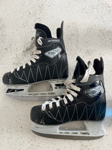 Junior CCM Size 1 Intruder Hockey Skates