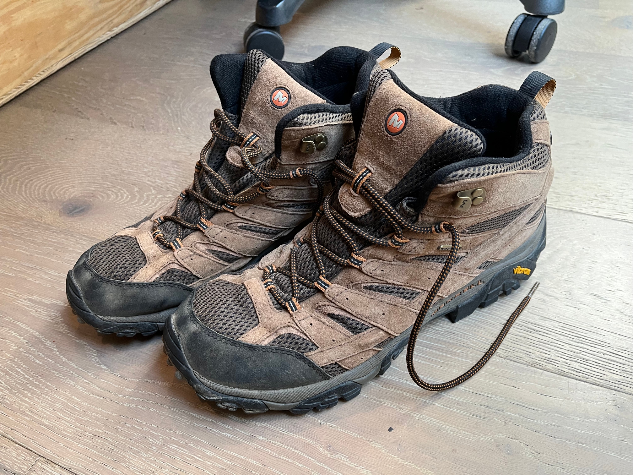 Used Men's Size 14 (Women's 15) Hiking Boots