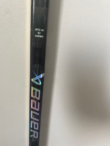 Senior Right Handed P92 Pro Stock Nexus 2N Pro Hockey Stick