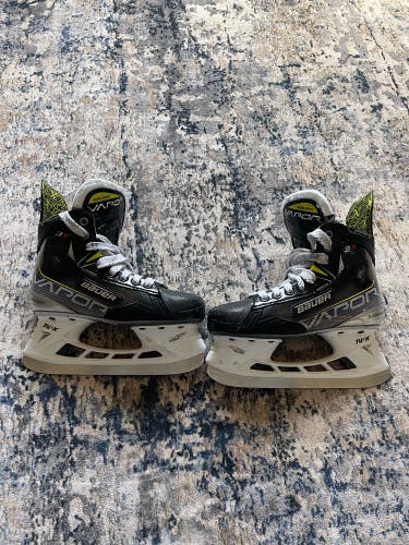 Junior Bauer Extra Wide Width  Size 3.5 Vapor 3X Hockey Skates