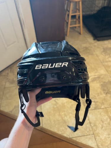 Used Small Bauer Re-Akt 150 Helmet