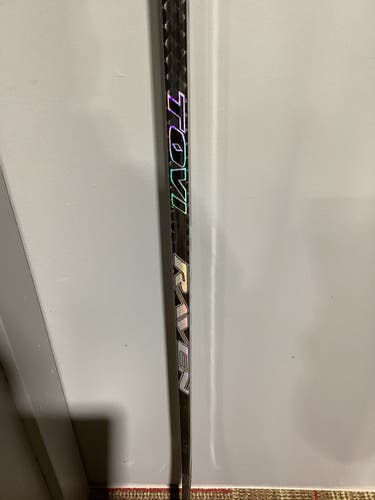 New Junior Right Handed Raven Hockey Stick P28-40 Flex