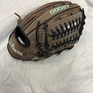 New Pitcher's 11.75" A2000 Baseball Glove