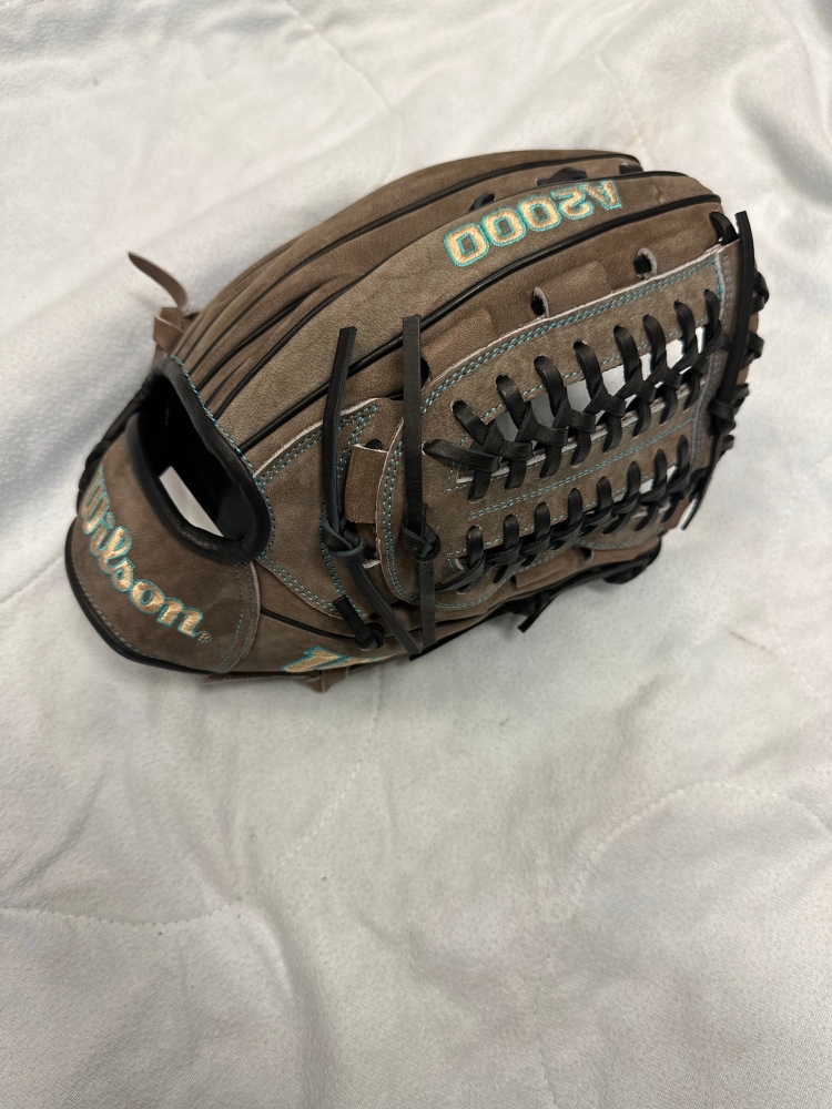 New Pitcher's 11.75" A2000 Baseball Glove
