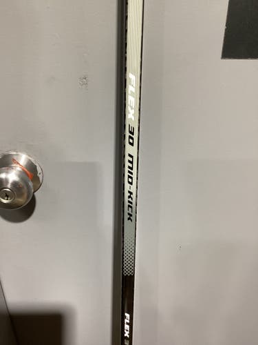 New Youth left Handed Raven Hockey Stick P28-30 Flex