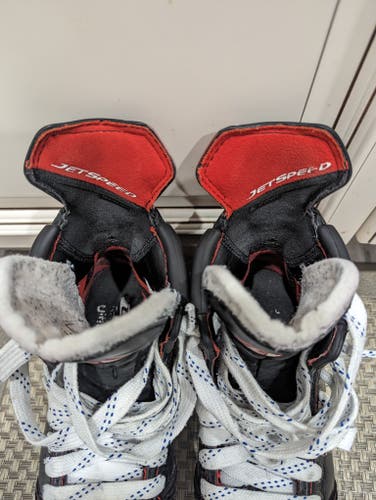 Used Intermediate CCM JetSpeed FT4 Hockey Skates Regular Width Size 5.5