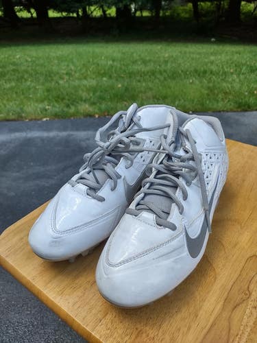 White Adult Used Size Men's 10.5 (W 11.5) Molded Cleats Nike Cleats