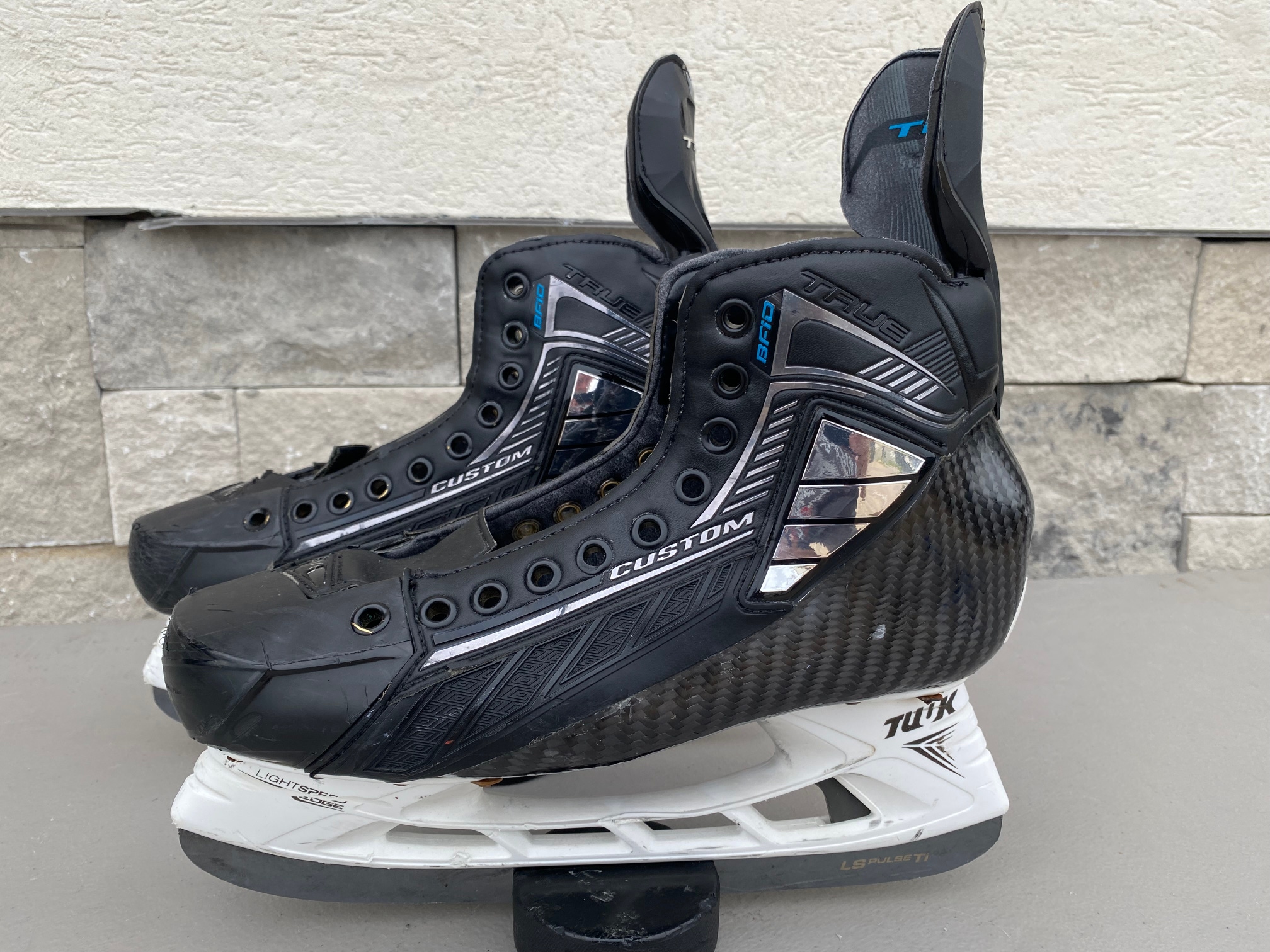 TRUE Custom PRO Mens Pro Stock Size 8.5 Hockey Skates MIC 4122