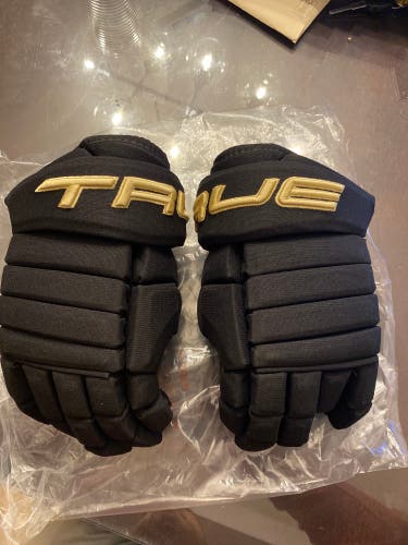 New True Pro 4-Roll Gloves 14” Pittsburg Winter Classic