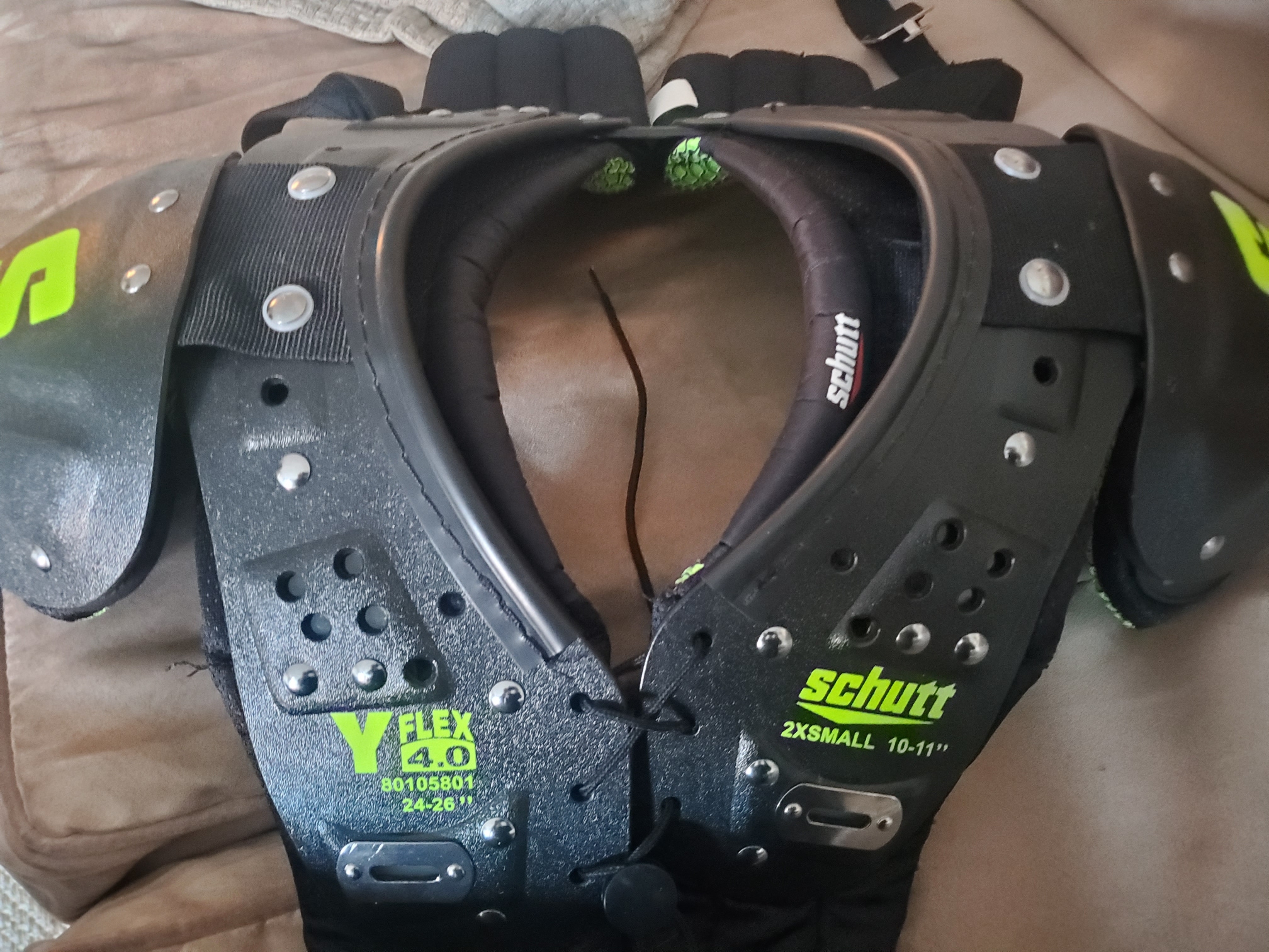 Used Youth XS Schutt Y Flex 4.0 Youth Shoulder Pads