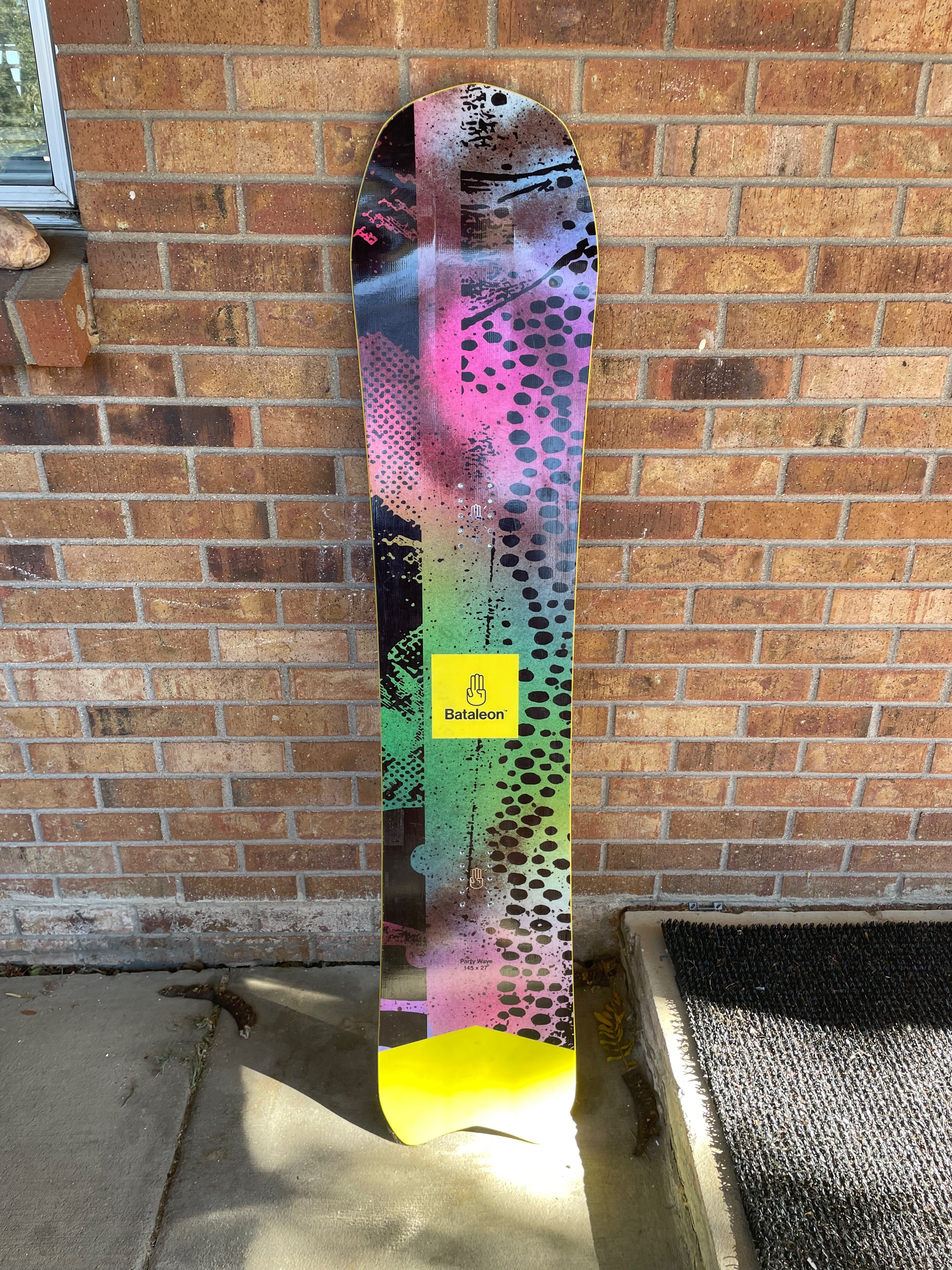 Used Bataleon Party Wave Unisex Snowboard (145 volume shift