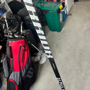 New Right Handed P28 Alpha LX 40 Hockey Stick