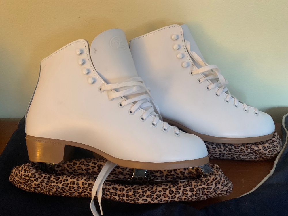 New Riedell  Adult 8.5 Figure Skates