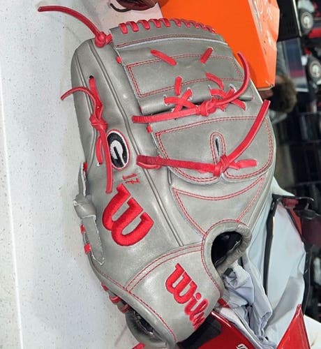 Uga college issued 11.75 pitchers glove