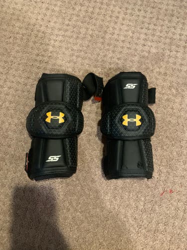 Used  Under Armour Player SS Arm Pads